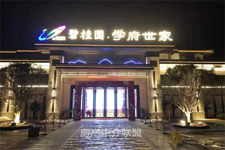 营子花园4楼134平三室精装带车库99万可按揭